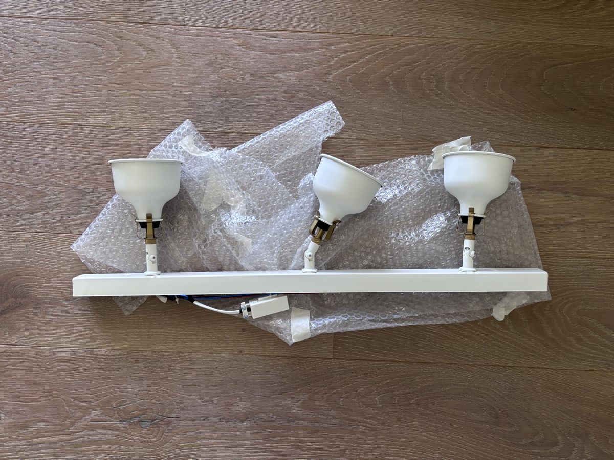 Ikea Kronleuchter & Deckenlampen: Weisse Lampe mit 3 Spots - Top Zustand! – Gebraucht aus Homburg von salmon136