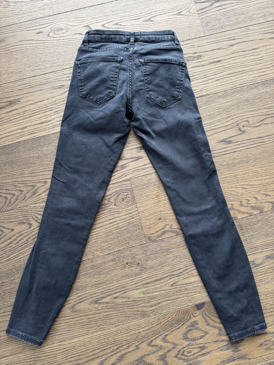 Zara Jeans: Schwarze Jeans, Gr. 34 – Usato da Frasnacht venduto da spiro23 1