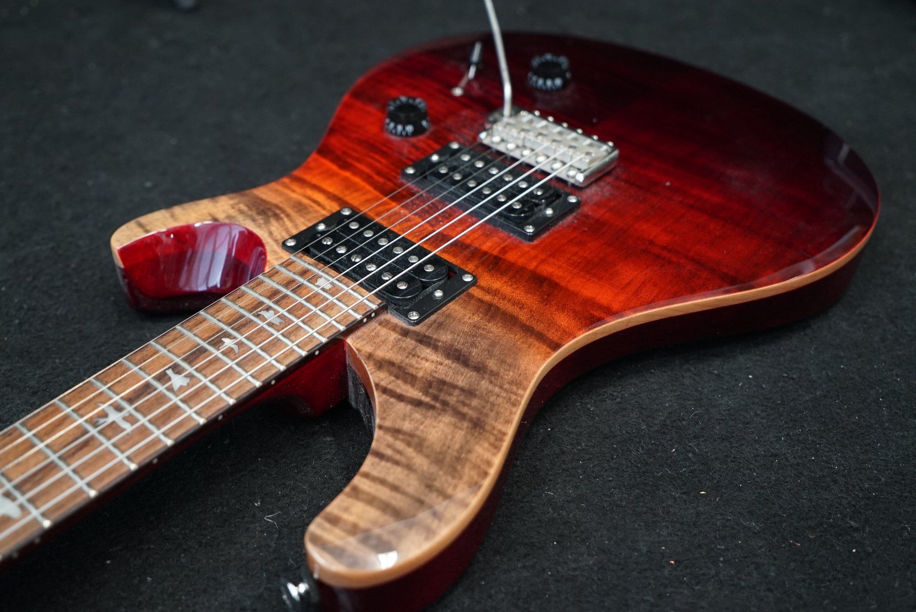 PRS Strumenti musicali: PRS SE Custom 24 Limited Edition in Charcoal Cherry Flame – Usato da Ortschwaben venduto da Musictrade 4