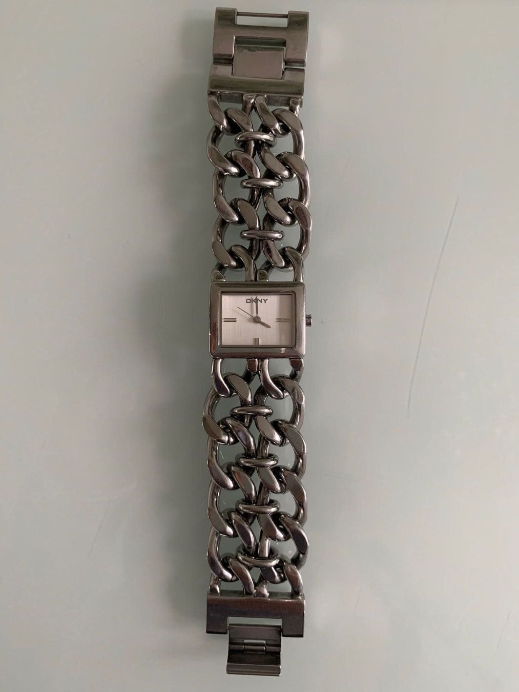 DKNY Uhren: UHR DKNY "Donna Karan" SILBER – Neu (gemäss Beschreibung) aus Adliswil von Majeska