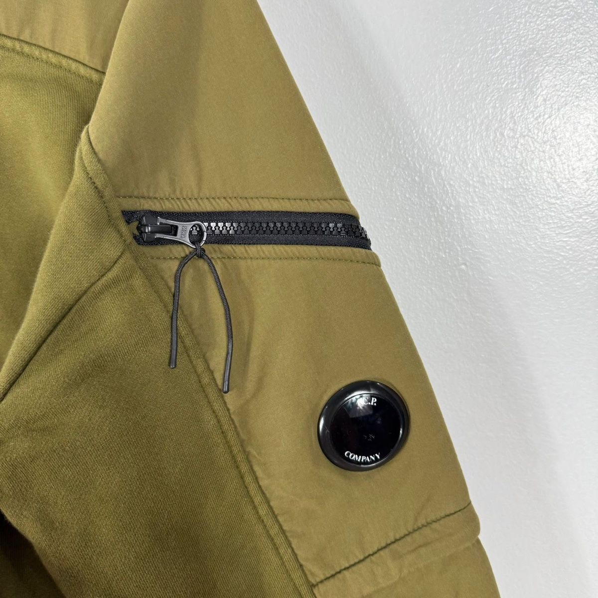 CP Company Maglioni & Felpe: Sweat C.P. Company Lens Vert Olive Kaki Taille XL #40 – Nuovo (secondo la descrizione) da Hauterive NE venduto da Leo_o 2