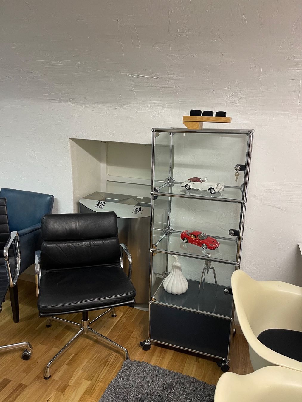 USM Regale: USM Glas  Praxis Vitrine Lieferung Gratis – Gebraucht aus Thun von Thuno6 7