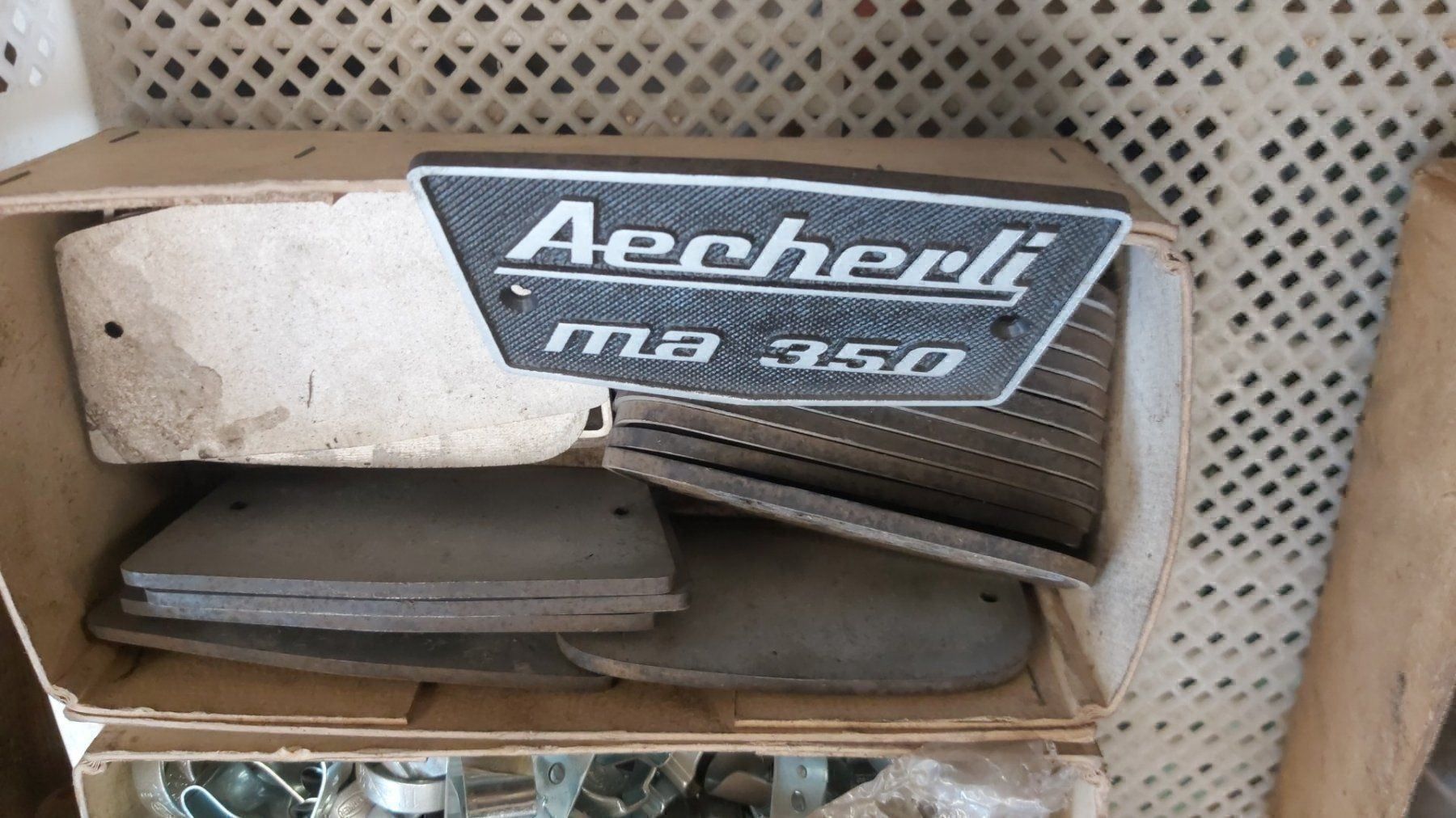 Aecherli Tutte le macchine: Herstellerplakette Aecherli MA350 – Nuovo e nell'imballaggio originale da Riedtwil venduto da Scania94D-