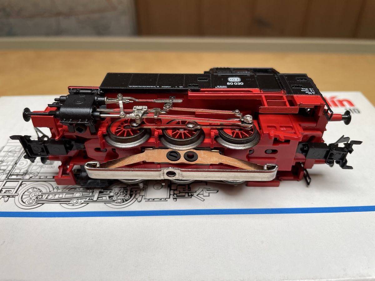 Märklin Modellini di ferrovie: Märklin 3304 Dampflok BR 80 DB digital – Usato da Rickenbach ZH venduto da u2540 4