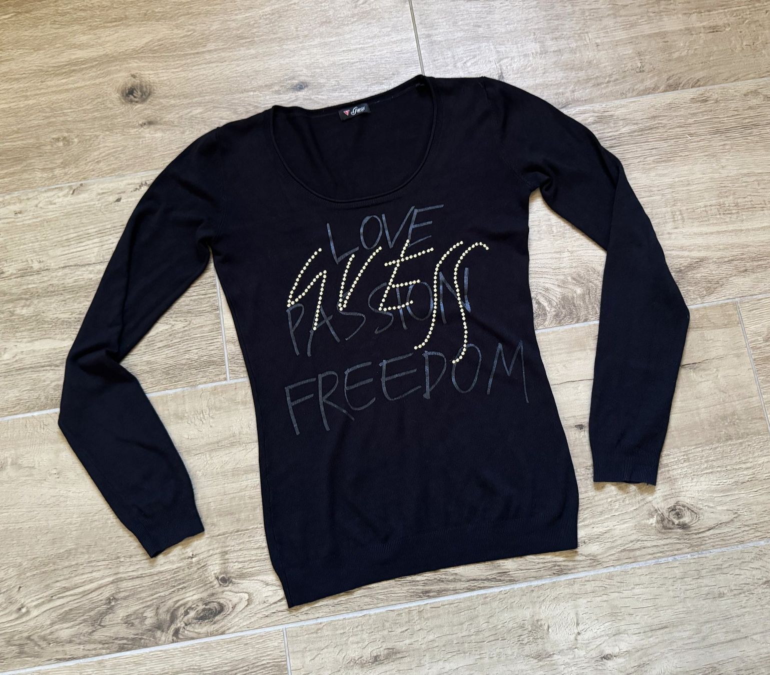 Guess Maglioni & Felpe: GUESS Pullover Feinstrick schwarz M goldene Nieten – Usato da Rüdlingen venduto da IschGUAT