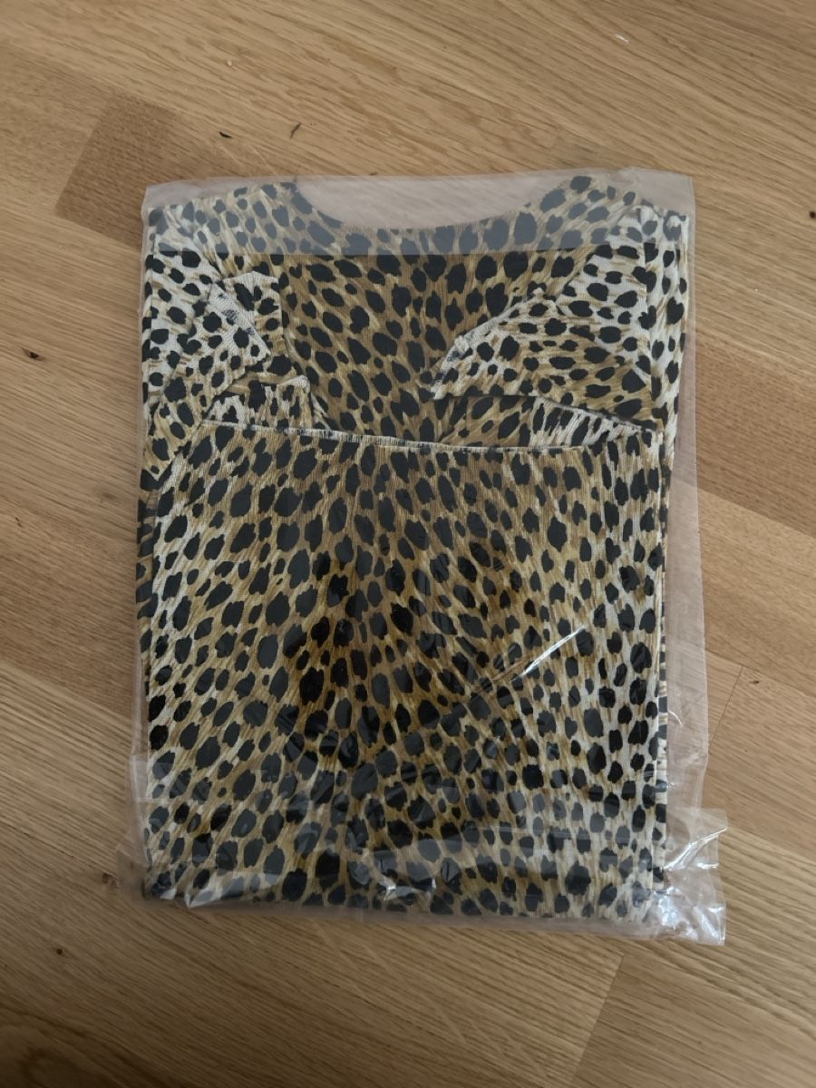 Dolce & Gabbana Maglioni & Felpe: Silk/Cashmere Dolce&Gabbana Leopard Sweater – Nuovo (secondo la descrizione) da Genève venduto da TreasureChest 1
