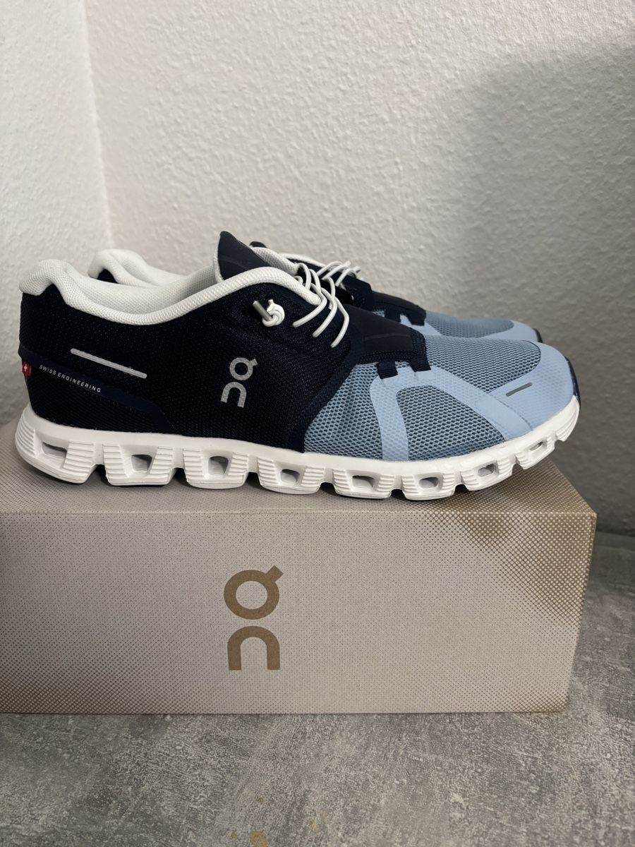 On Scarpe da uomo: On Cloud 5 – Hellblau/Dunkelblau EU 43 – Nuovo e nell'imballaggio originale da Luzern venduto da luzernbiregg