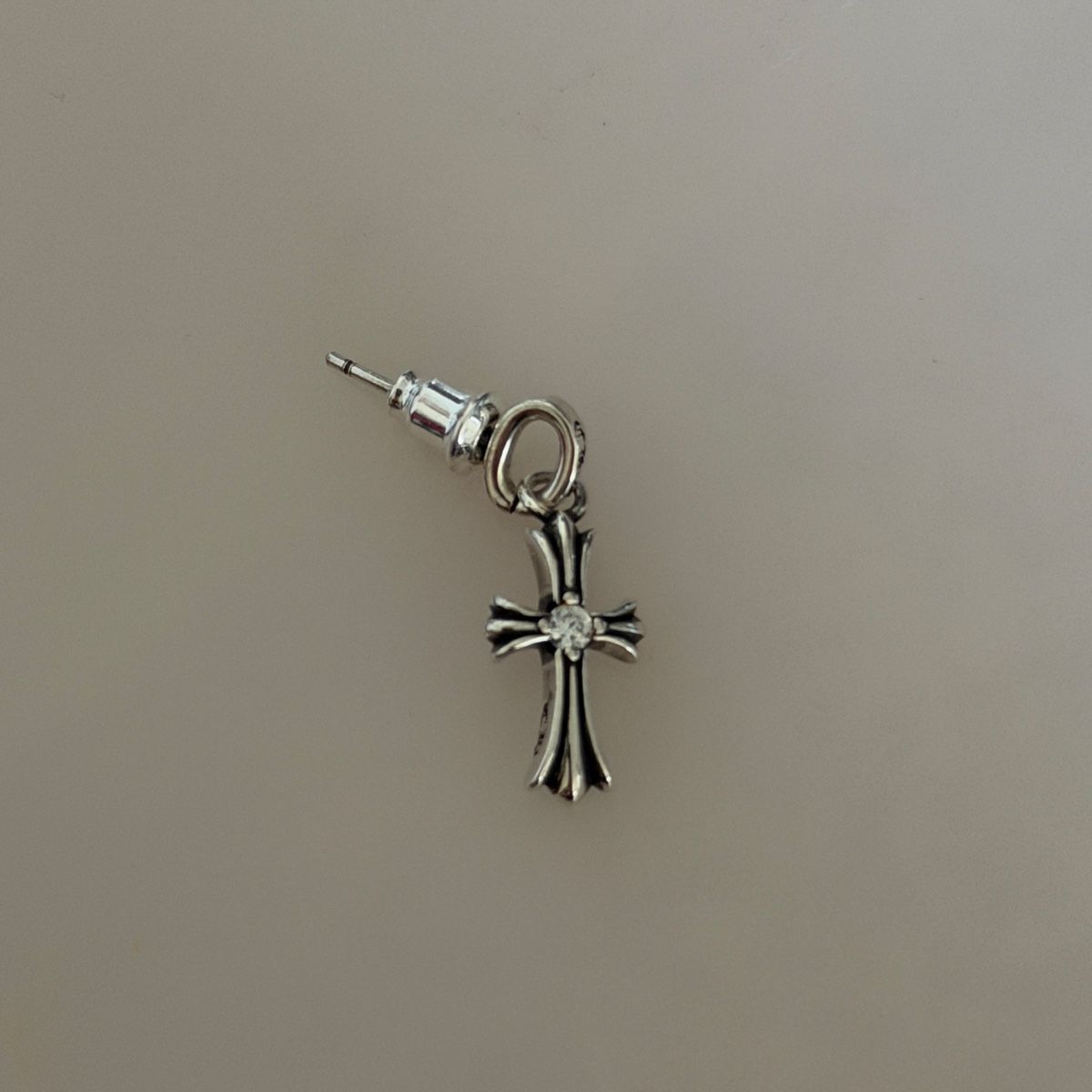 Orecchini pendenti & Orecchini a lobo: silver cross earring  – Usato da Figino venduto da 1024sells