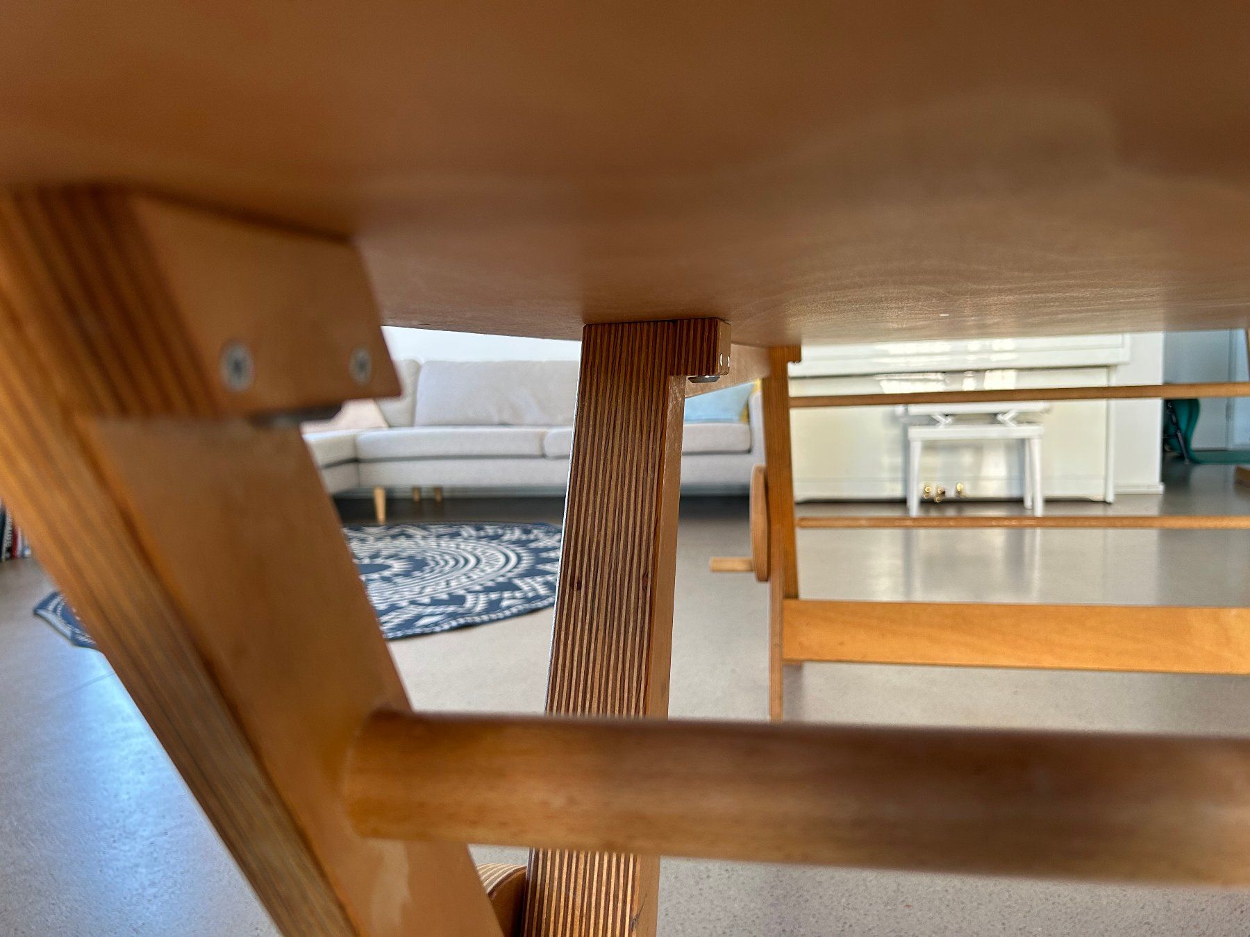 Tables: Einzigartiger Tisch mit Papierrolle – D'occasion à Zürich par sampions 3
