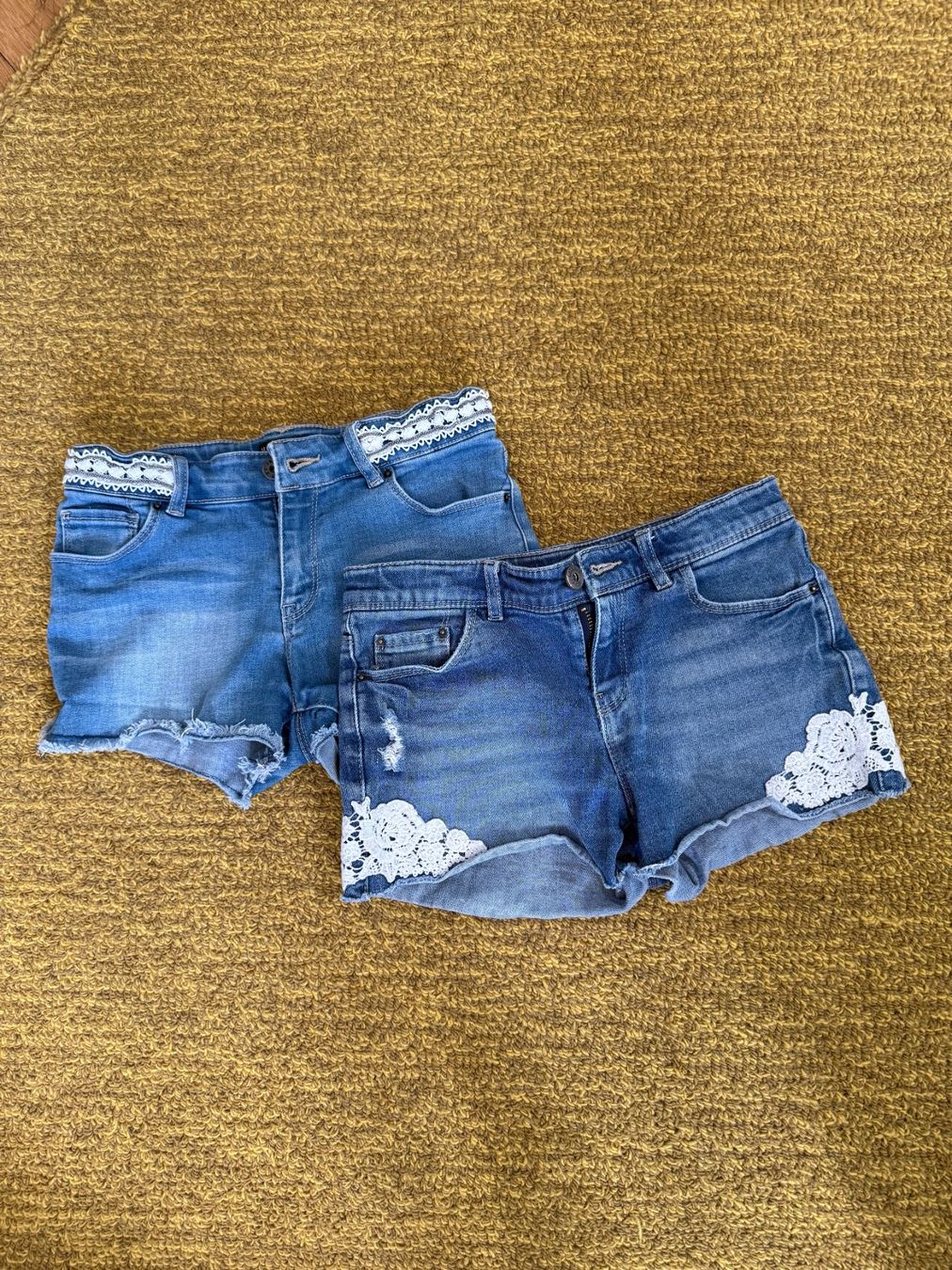 IKKS Lotti & Set di vestiti: Lot de 2 bermudas fille IKKS – Usato da Vevey venduto da gme_2ylw