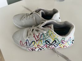 Basket sckecher taille 35