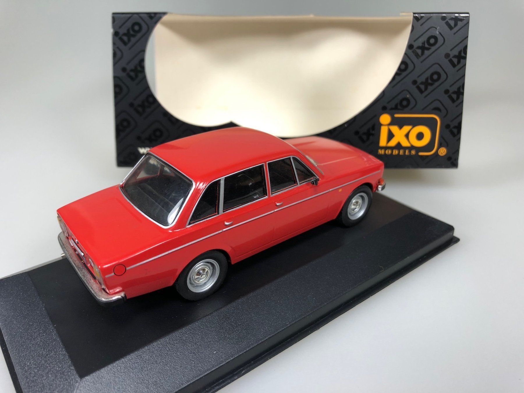 Volvo Modellini d'auto: Volvo 144 - IXO - 1:43 – Usato da Widen venduto da Himan 1