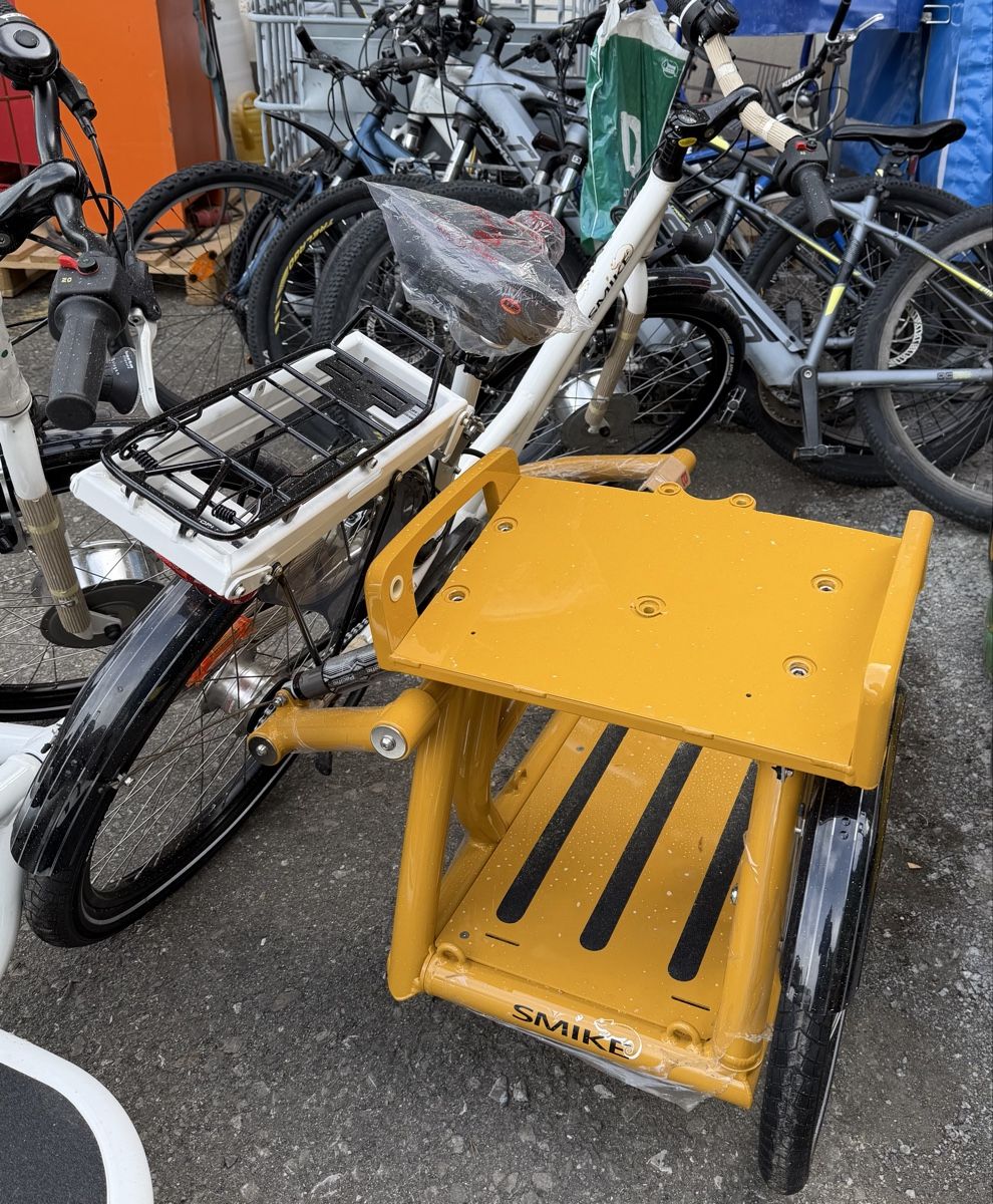 Velos: E-Velo mit Anhänger, Liquidation 7 Stück ein Preis – Neu (gemäss Beschreibung) aus Interlaken von Skandalpreis 2