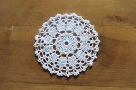 Rundes Häkeldeckchen ca  19cm/weiss