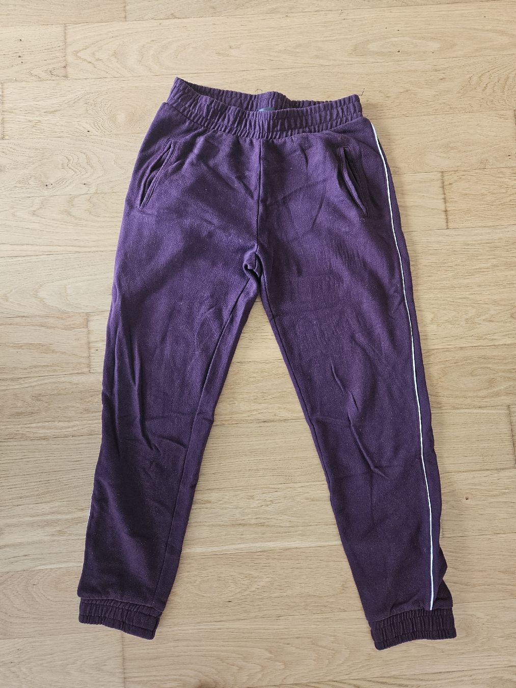 Hosen: Trainerhose, XS Lila mit Streifen - Top Zustand! – Gebraucht aus Abtwil AG von Ayline.a8