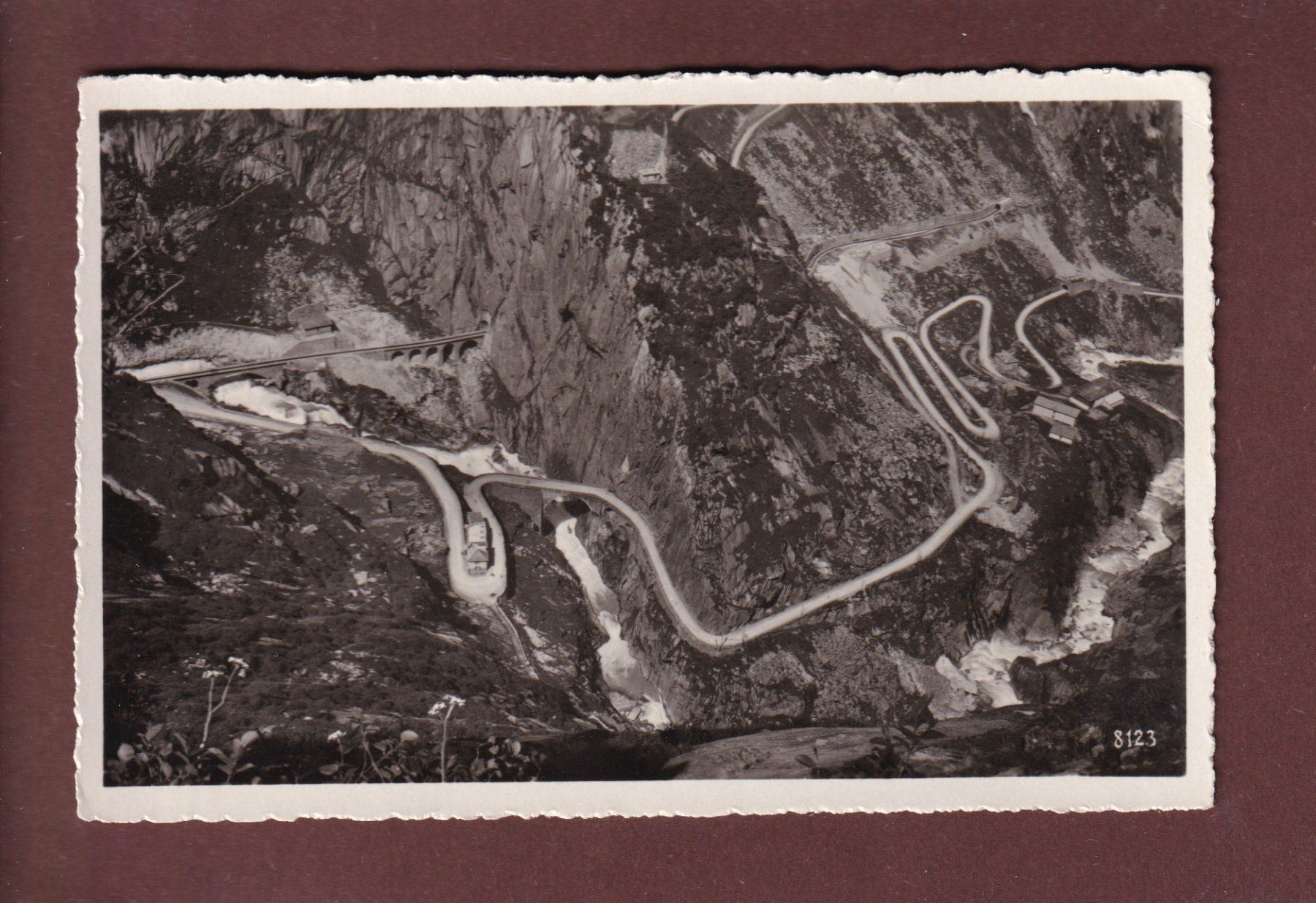 Cartoline postali: Andermatt - SCHÖLLENEN – Usato da Pully venduto da nicecards