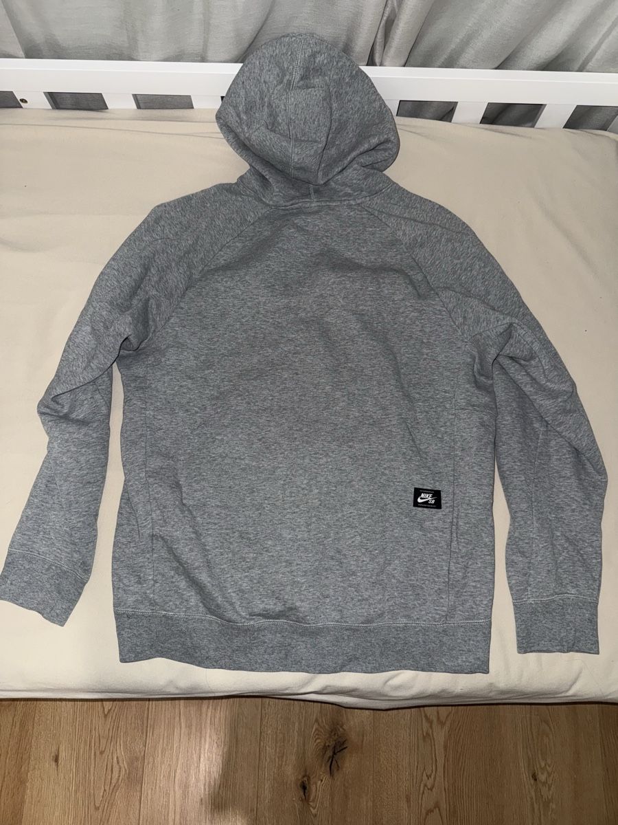 Nike Maglioni & Felpe: Nike SB Kapuzenpullover grau Grösse L – Nuovo (secondo la descrizione) da Villaz-St-Pierre venduto da AuctionWonFor3 3