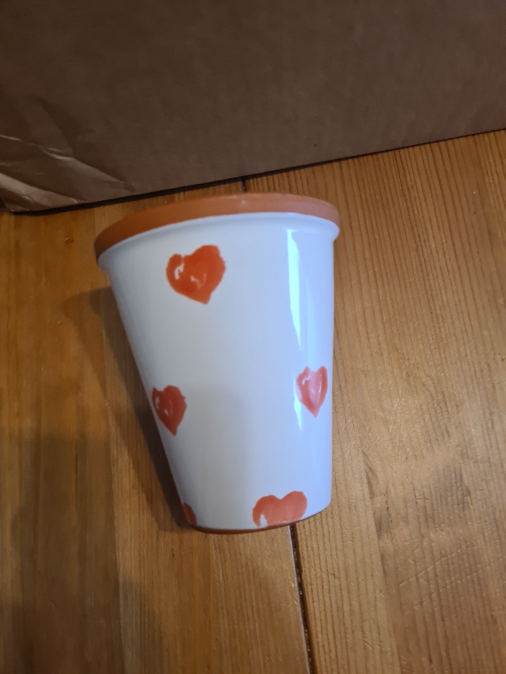 Pots de fleurs: Blumentopf / Vase weiss mit roten Herzen  – D'occasion à Horw par Mirii91 1