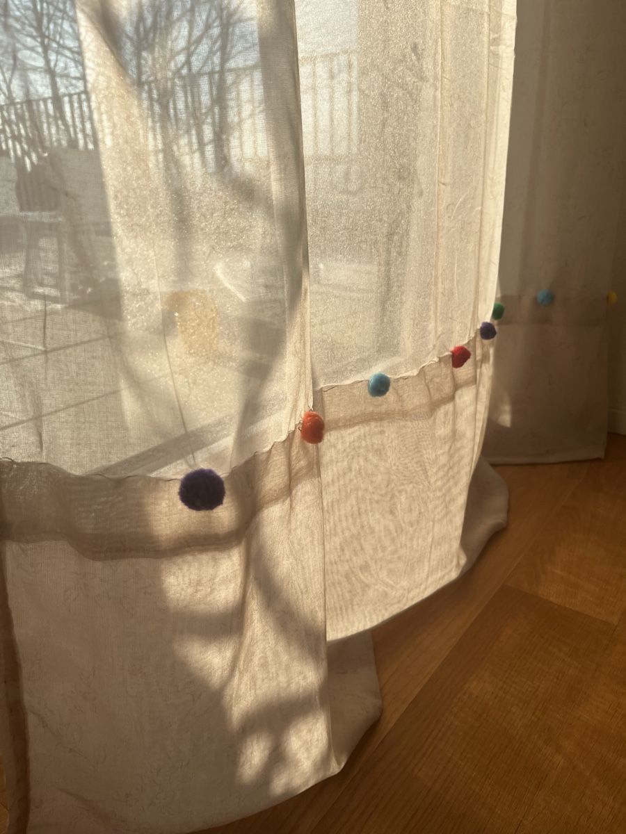 Vorhänge: Vorhänge mit farbigen Bommeln  Kinderzimmer! – Gebraucht aus Oberengstringen von Baby_Fashion 8