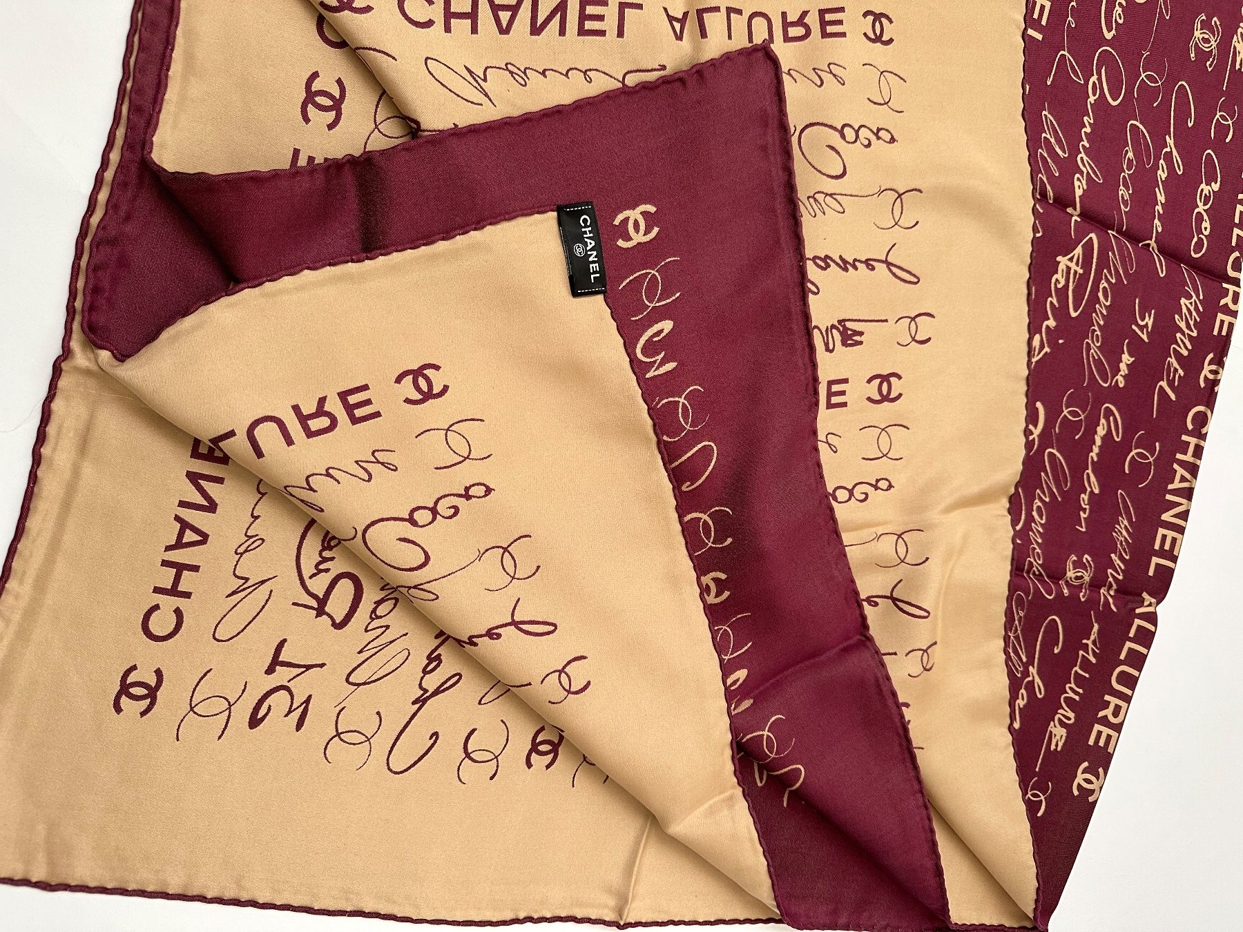 Chanel Foulard & Sciarpe: CHANEL twill silk scialle – Nuovo (secondo la descrizione) da Pregassona venduto da Reluxuryspace 2
