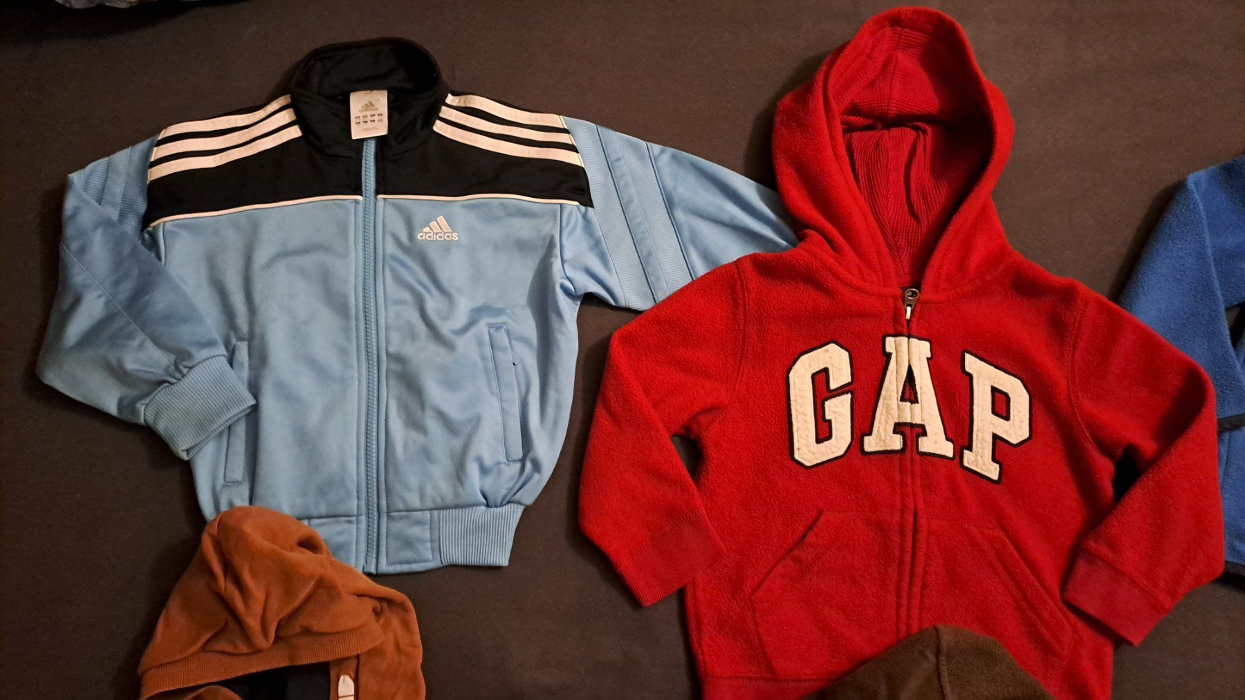 Lotti & Set di vestiti: Kleiderpaket Gr.98/104 Pulli/ Jacke – Usato da Oberrieden venduto da Raja011 1