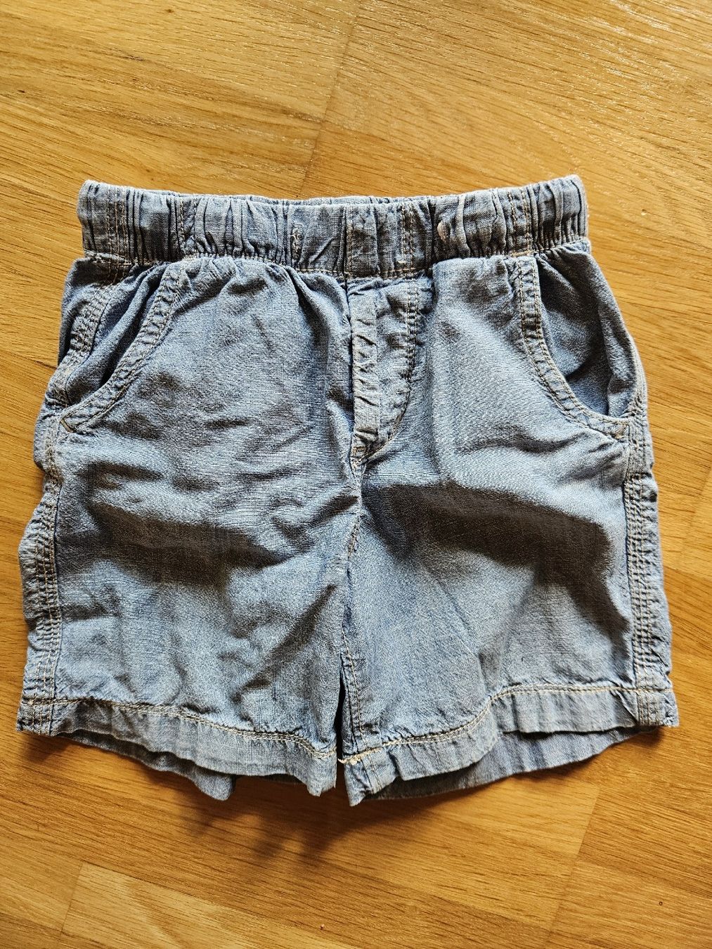 Ensembles coordonnés: 4er Set kurze Hosen Junge, Grösse 98/104 – D'occasion à Neftenbach par susanne0041 1