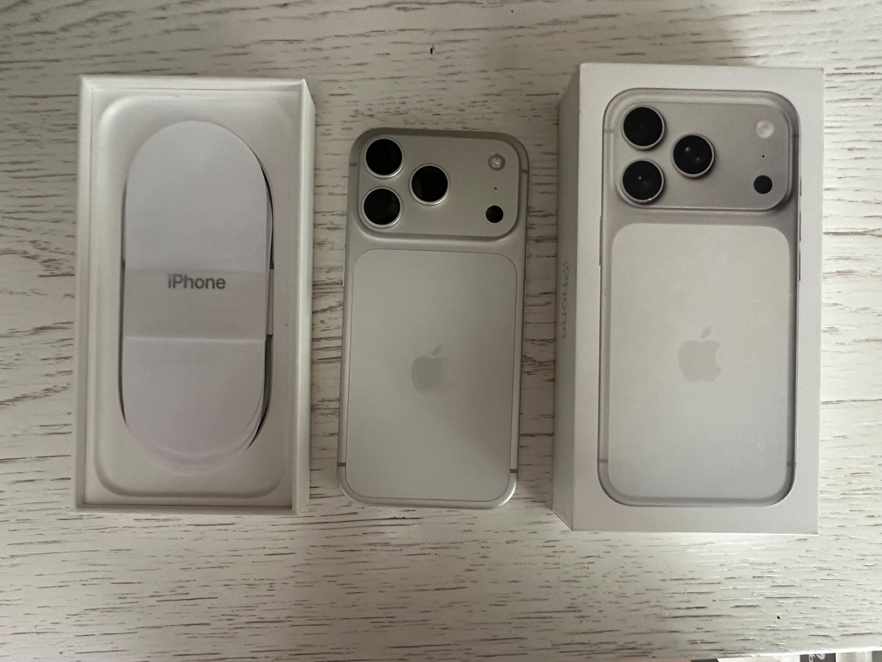 Apple Telefoni cellulari / Smartphones: Apple iPhone 17 Pro - 128GB - Silver - GANZ NEU – Nuovo (secondo la descrizione) da Gossau ZH venduto da 96s_5b7w