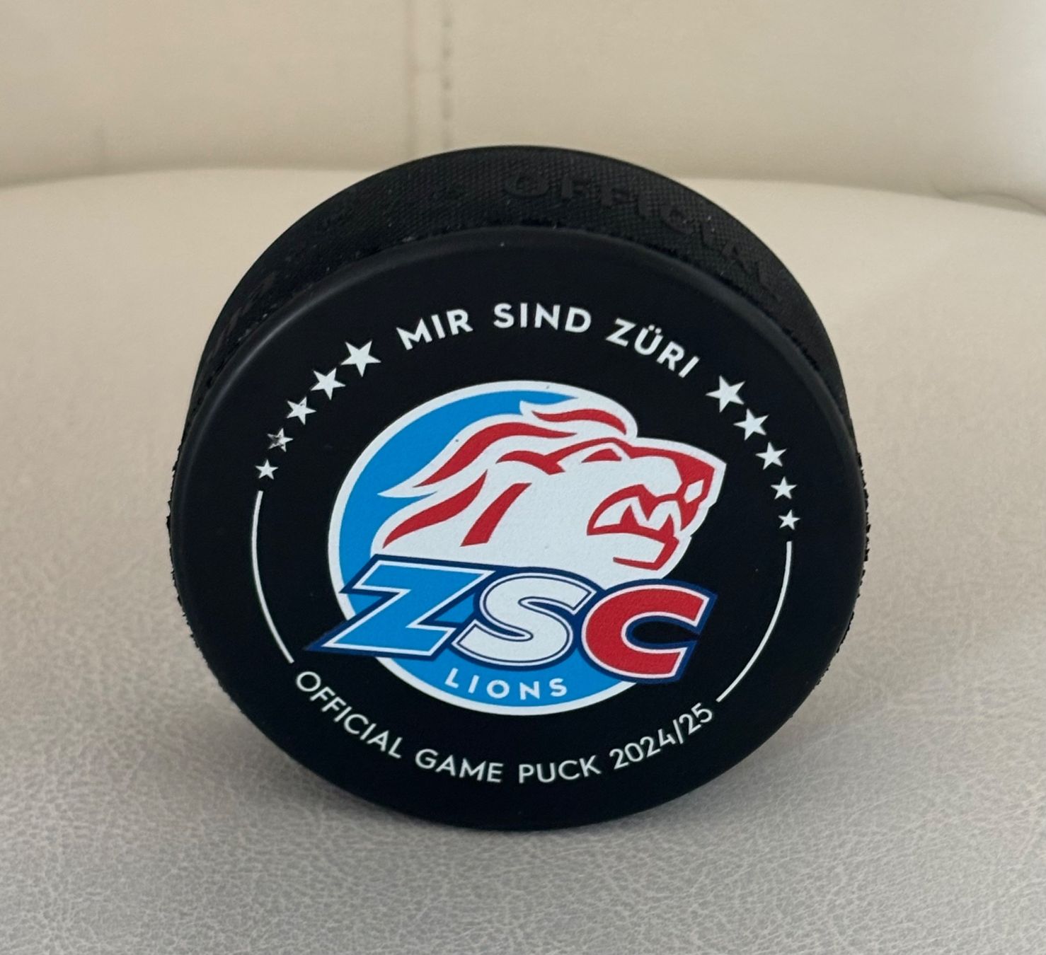 Palloni: ZSC Lions Puck - 2024/25 – Nuovo (secondo la descrizione) da Buchs AG venduto da Roger-iO 2