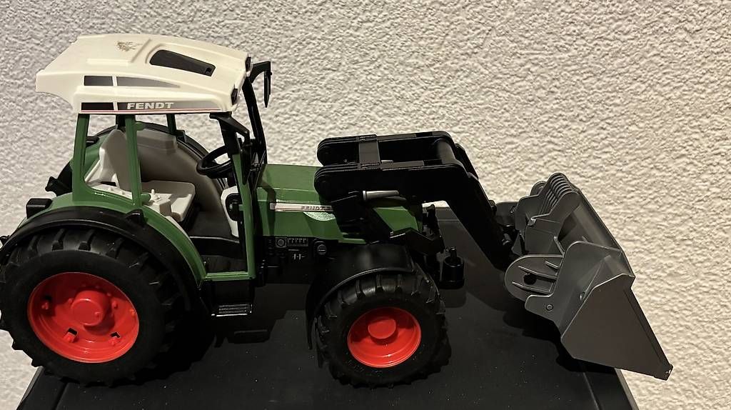 Trattori: Fendt 209 S Traktor mit Anhänger – Usato da Grenchen venduto da Mon70S 2
