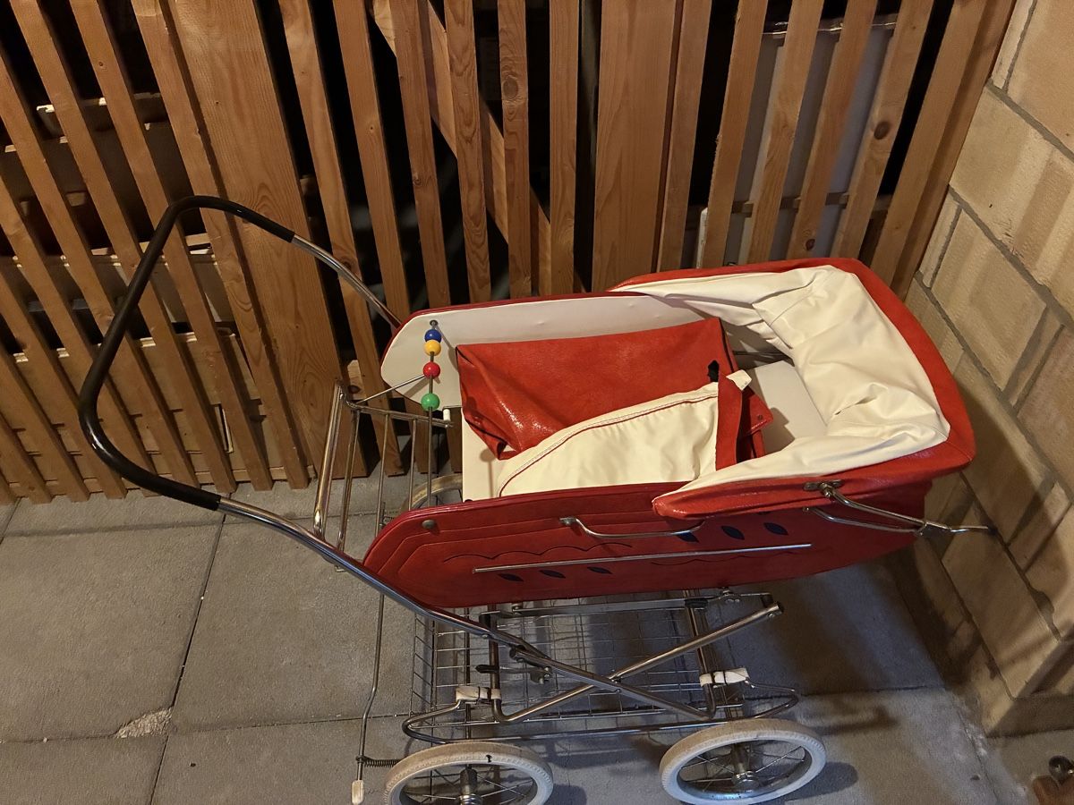 Carrozzine: Kinderwagen Rot Vintage  – Usato da Russikon venduto da Sirin93 1