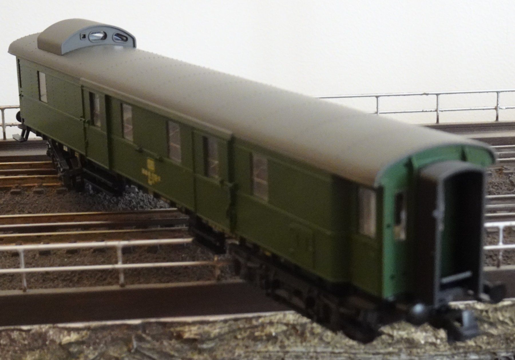 Roco Modellini di ferrovie: Roco 44556, DB Eilzugwagen Gepäckwagen – Usato da Grossaffoltern venduto da berner85 3