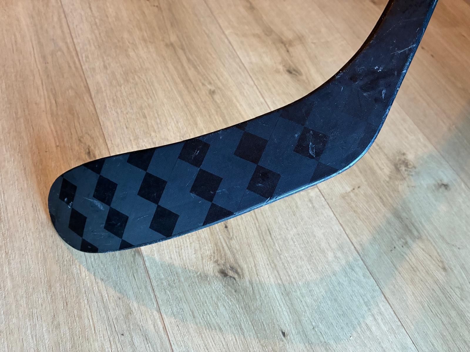 Ccm Bastoni & Pale: bâton de hockey CCM Ribcor Trigger 9 Pro – Usato da Plan-les-Ouates venduto da fju_l62y 1