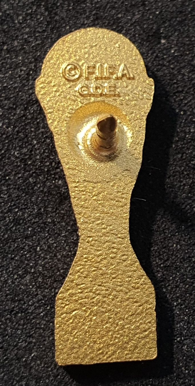 Fifa Placchette & Badge: Y664 - FIFA Pokal – Usato da Reinach BL venduto da Boston-Verkauf 1