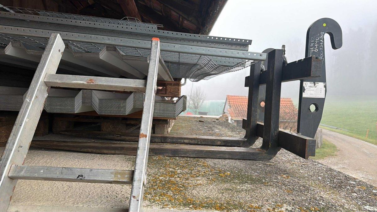 Weidemann Chargeur de ferme: Fourche à palette attache weidemann – D'occasion à Grenilles par FendtFavorit514c