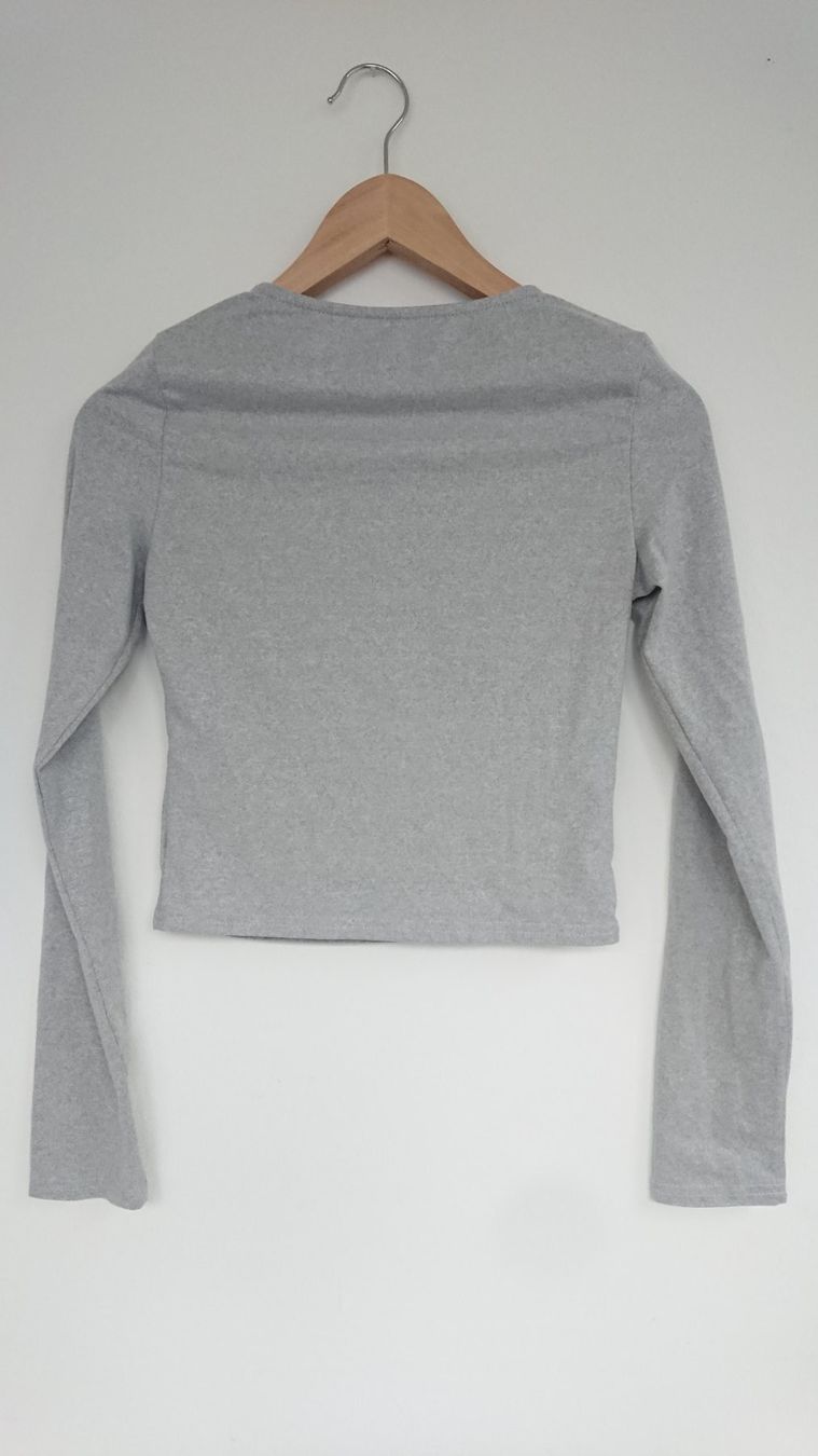 Pullover & Sweatshirts: Damen Crop Langarmshirt Gr. S Grau – Gebraucht aus Hallau von CHACLA 1
