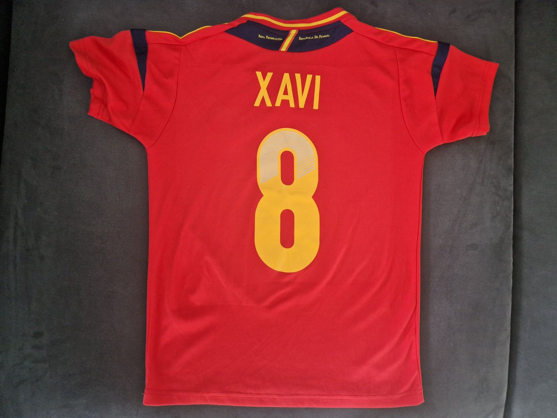 Adidas Canottiere & Pantaloni: Maillot équipe Espagne #8 Xavi – Usato da Villars-sur-Glâne venduto da Mark_988 1