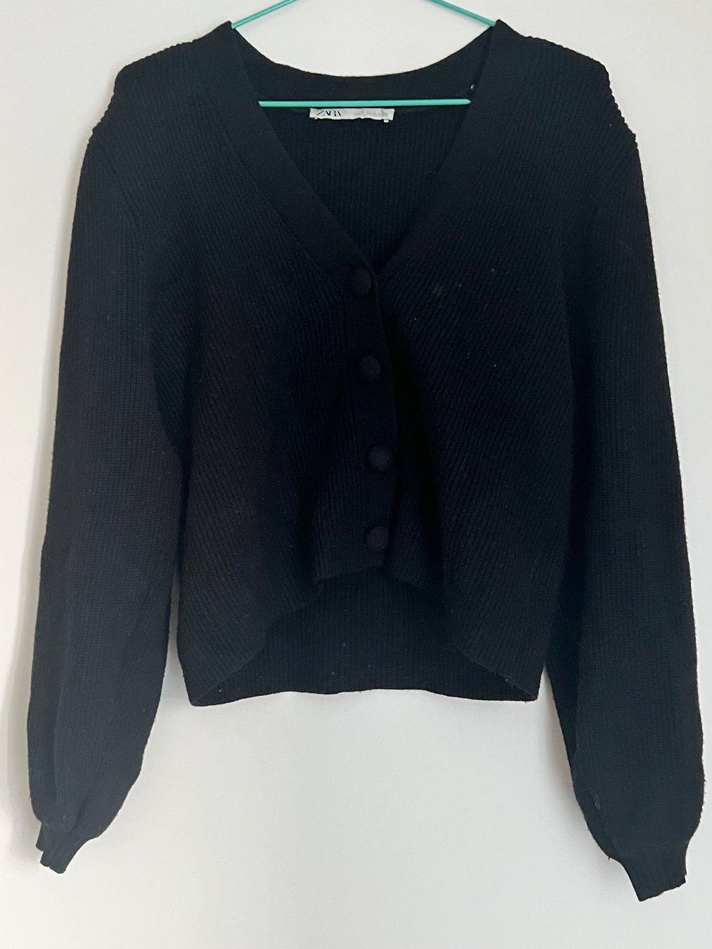 Zara Maglioni & Felpe: Zara Cardigan schwarz mit Knöpfen – Usato da Zürich venduto da Allys-Closet