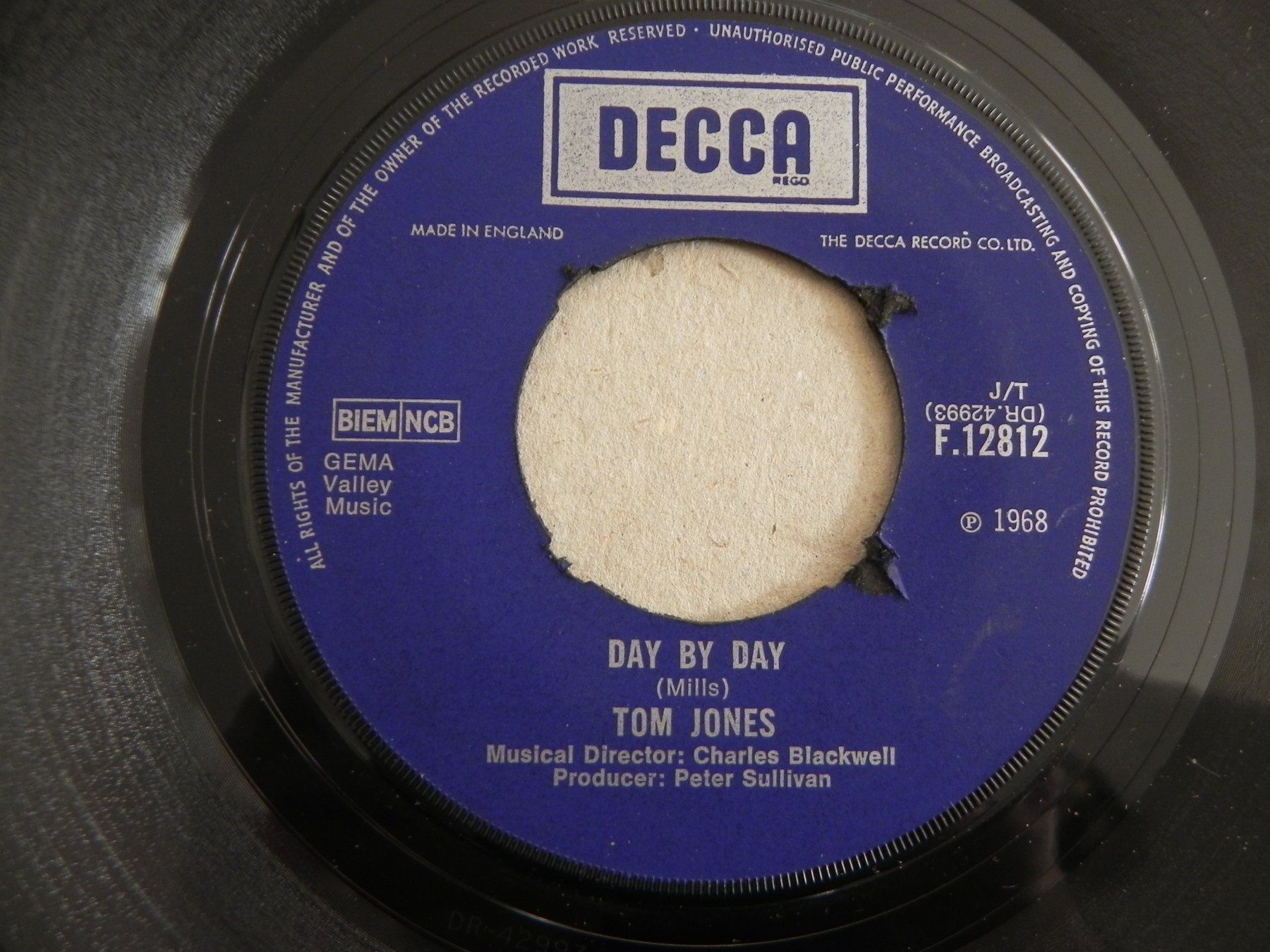 Dischi in vinile: Single brit. Sänger Tom Jones mit Welthit 1968 Help yourself – Usato da Siebnen venduto da krimsie 3