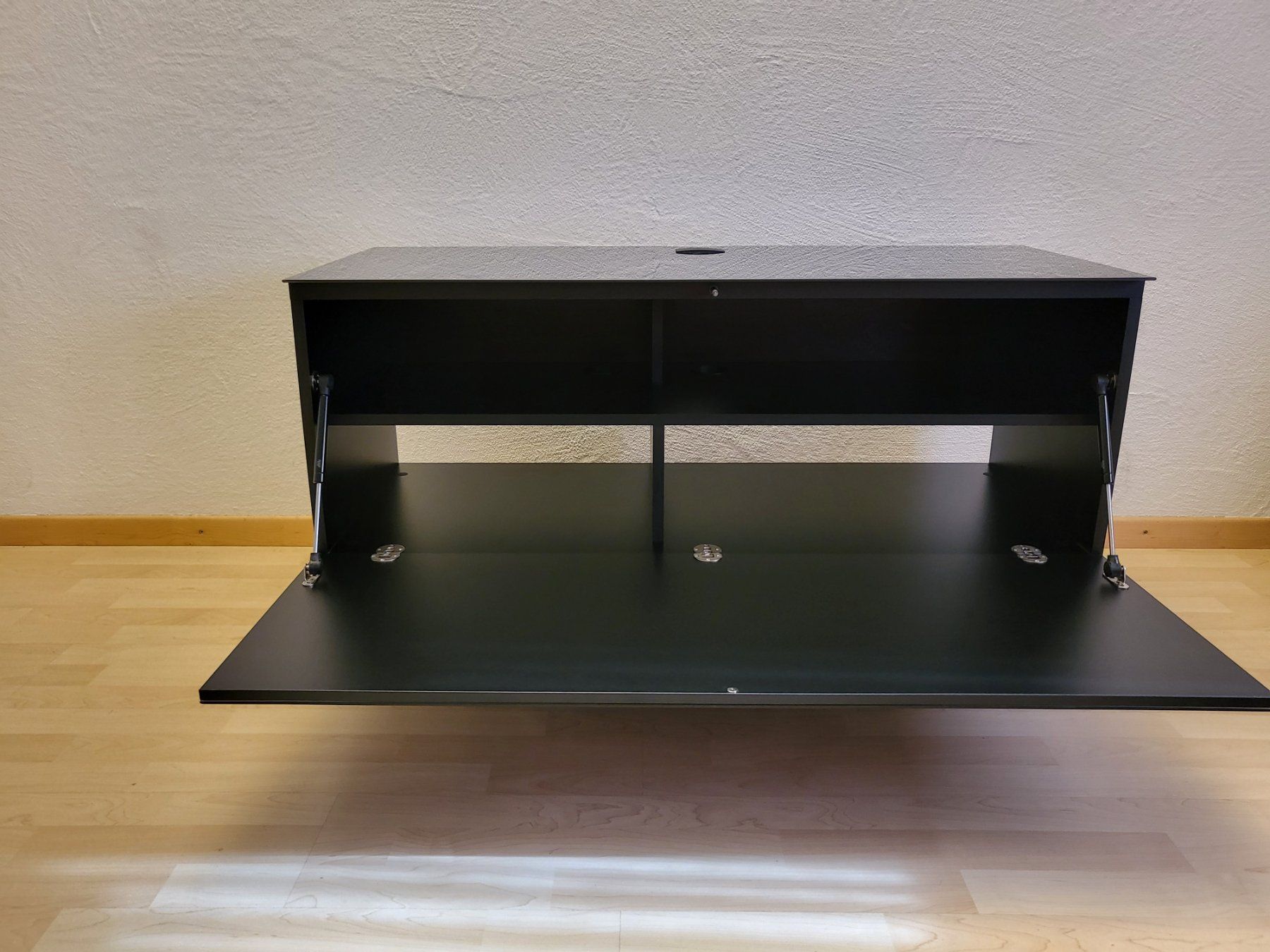Mobili TV: Sonorous TV Bank mit Rollen – Usato da Pfäffikon ZH venduto da telve 2