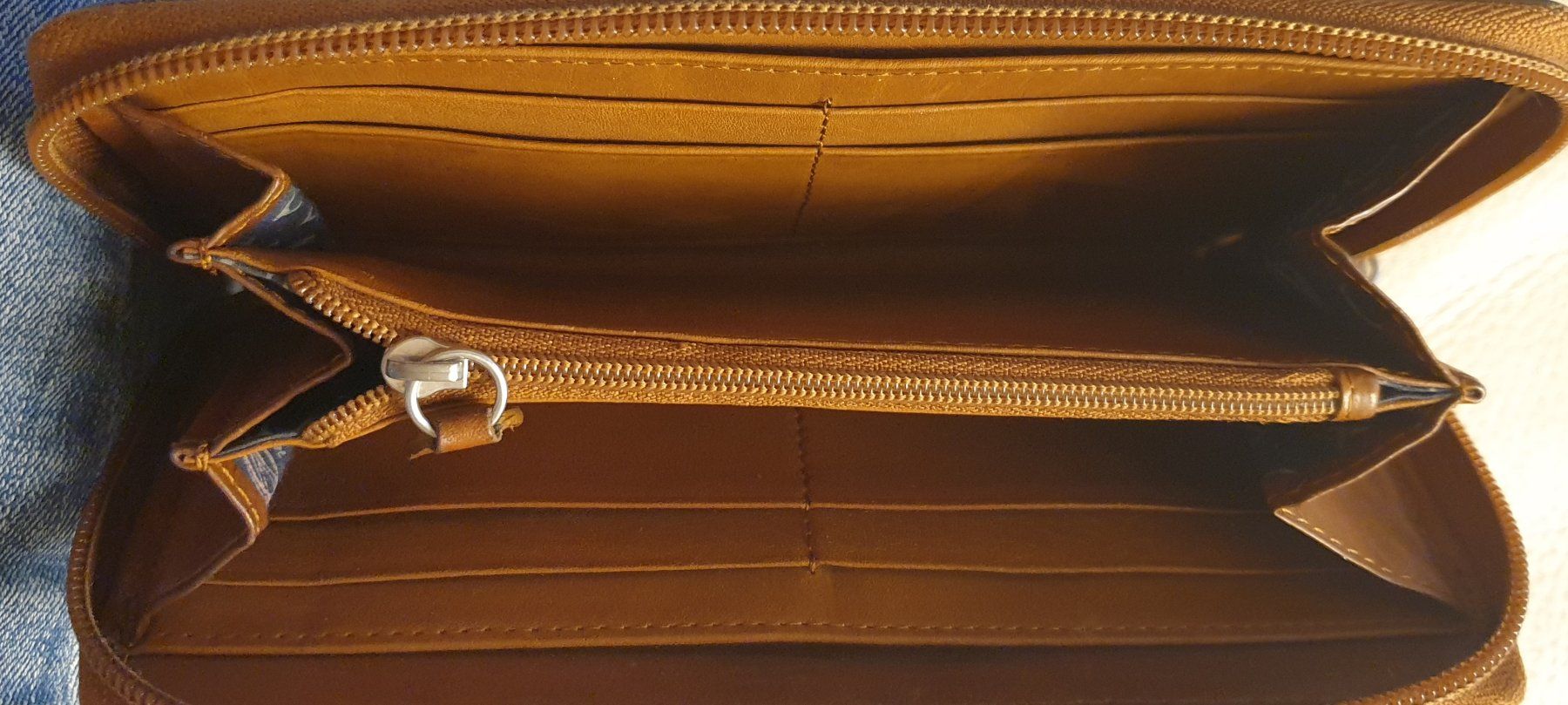 Tommy Hilfiger Portafogli: Lederportmonnaie von Hilfiger – Usato da Zürich venduto da bre_22v9 4