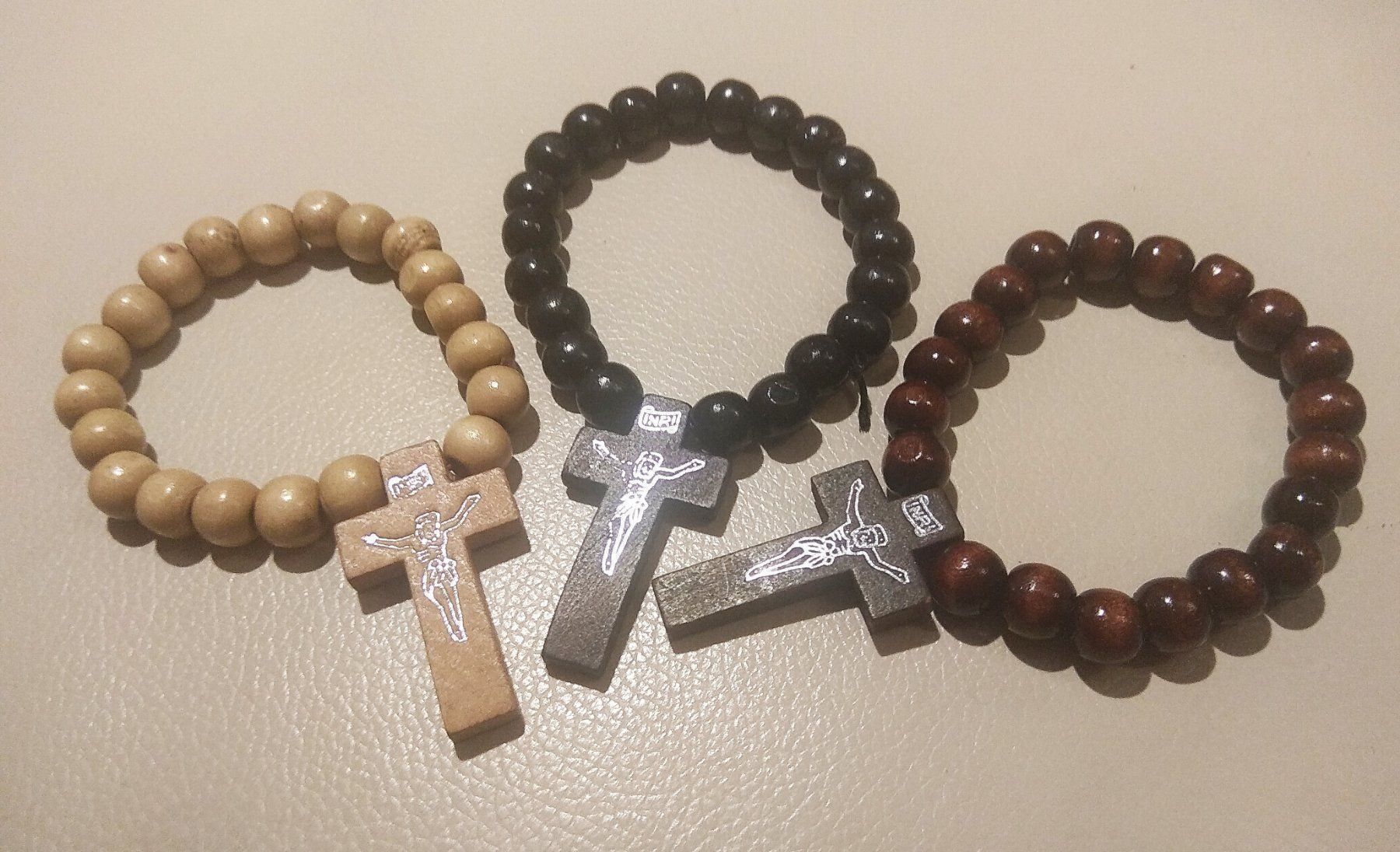 Bracciali & Braccialetti: Kreuz, braunes elast. Armketteli, Holz – Nuovo e nell'imballaggio originale da Münchenbuchsee venduto da Daniel0133 1