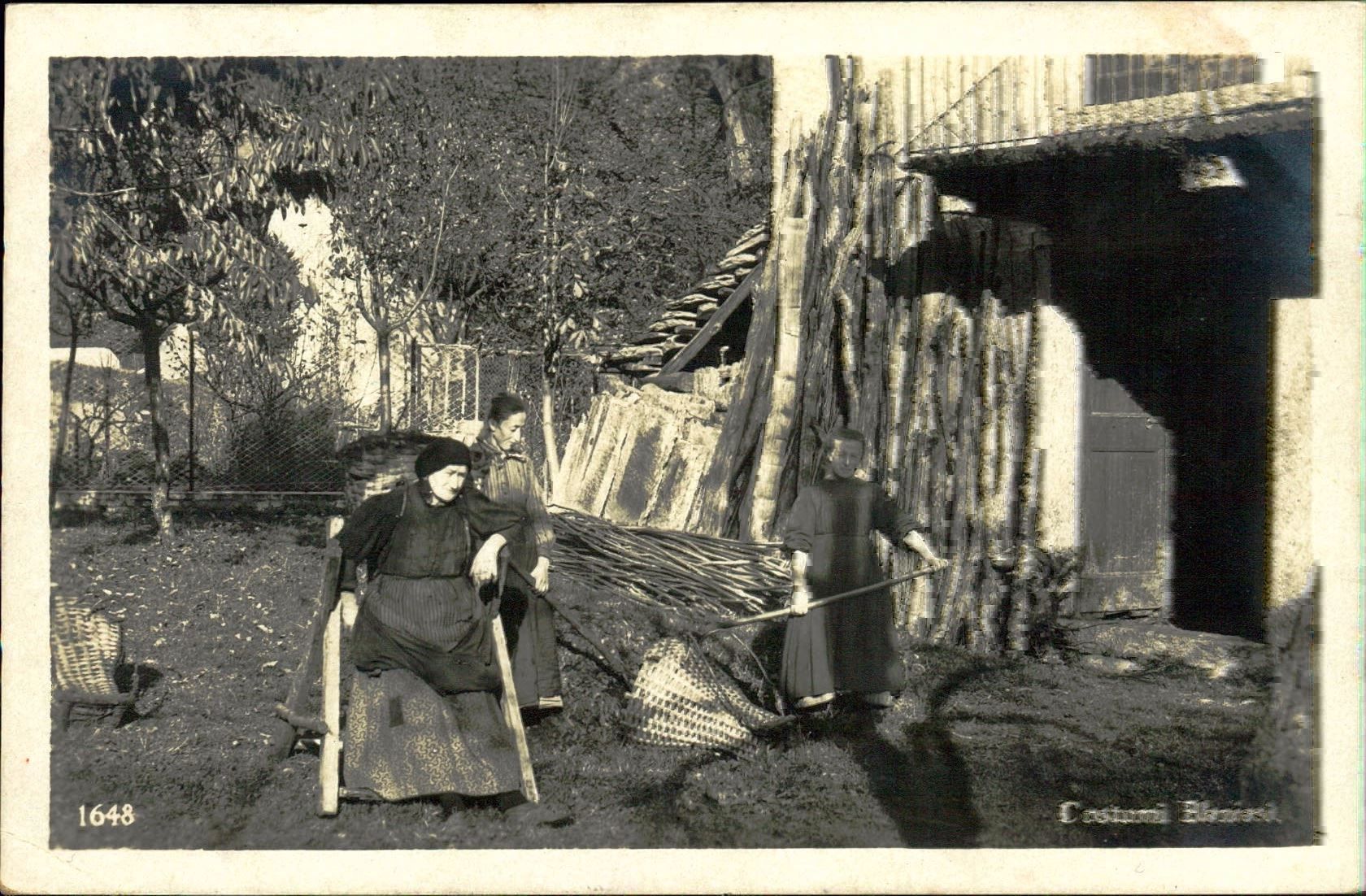 Cartoline postali: Costumi Bleniesi ticinesi – Usato da Biasca venduto da Blenio71