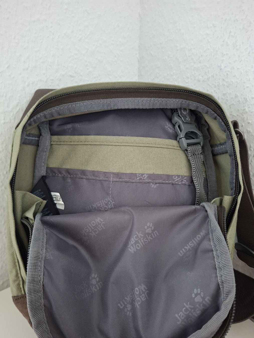 Jack Wolfskin Borse: Schultertasche Jack Wolfskin Heathrow Khaki – Usato da Pieterlen venduto da jak_c2lj 3