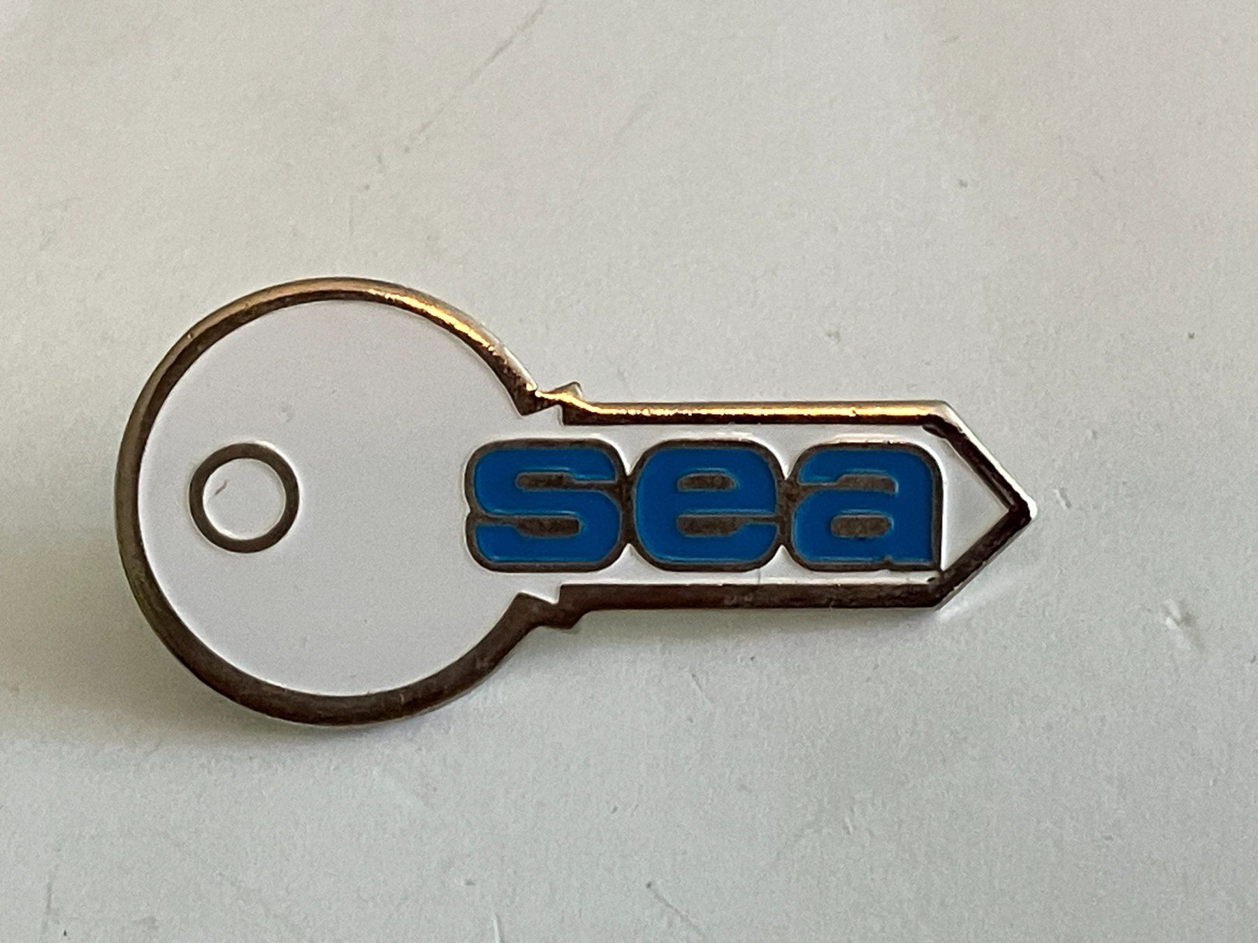 Placchette & Badge: 1 Pin SEA – Usato da Basel venduto da djwwpp