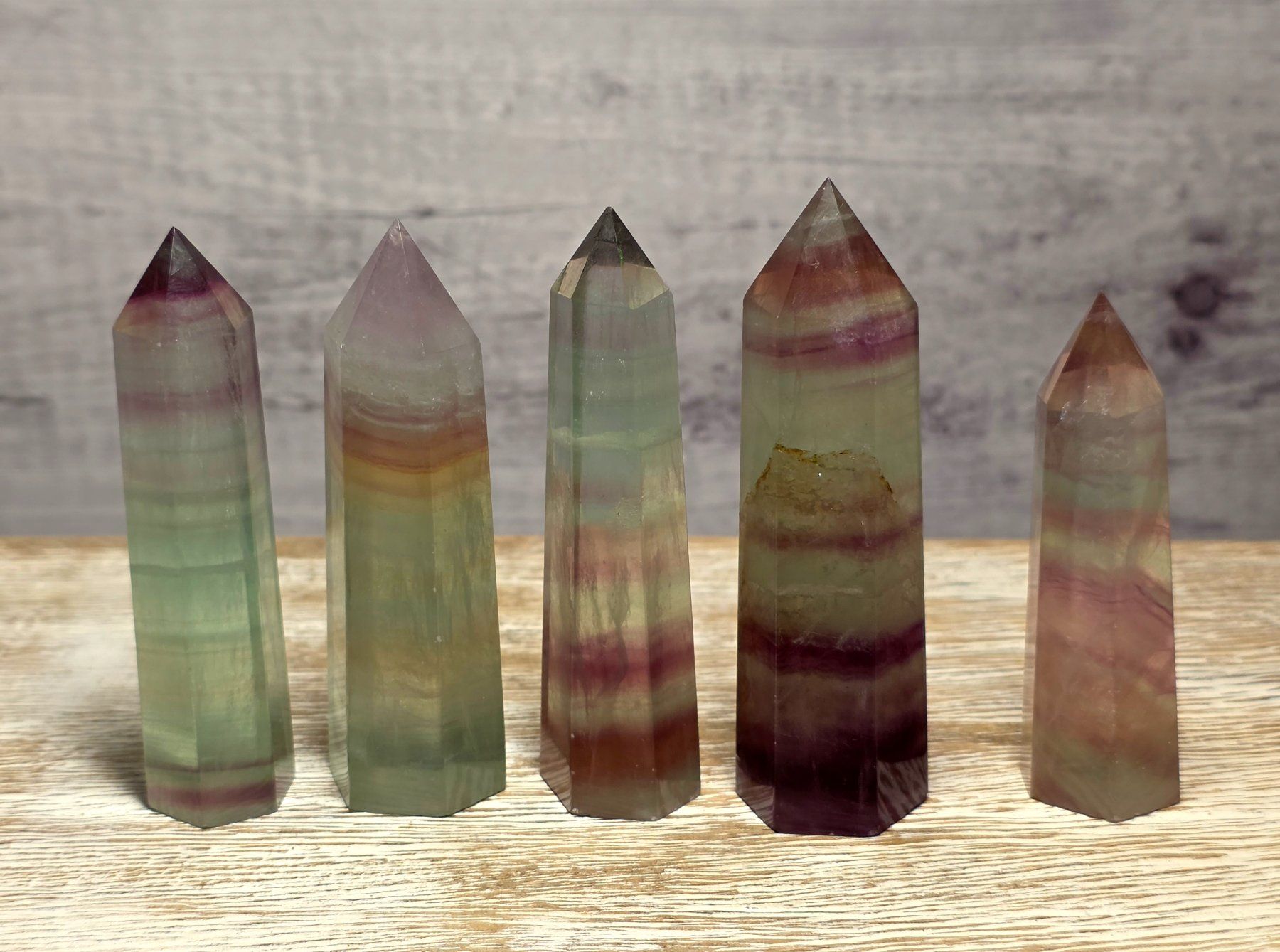 Mineralien & Heilsteine: 5 Regenbogen Fluorit Obelisken 292g – Neu und originalverpackt aus Matzingen von Shay_Crystalz