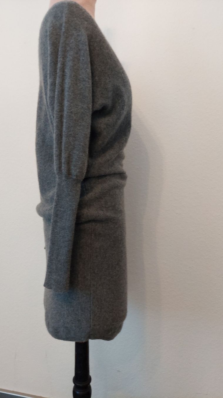 Vestiti: Comtoir des Contonniers grauer Strickpulloverkleid mit V-Aus – Usato da Gwatt (Thun) venduto da Letzte-Chance 5
