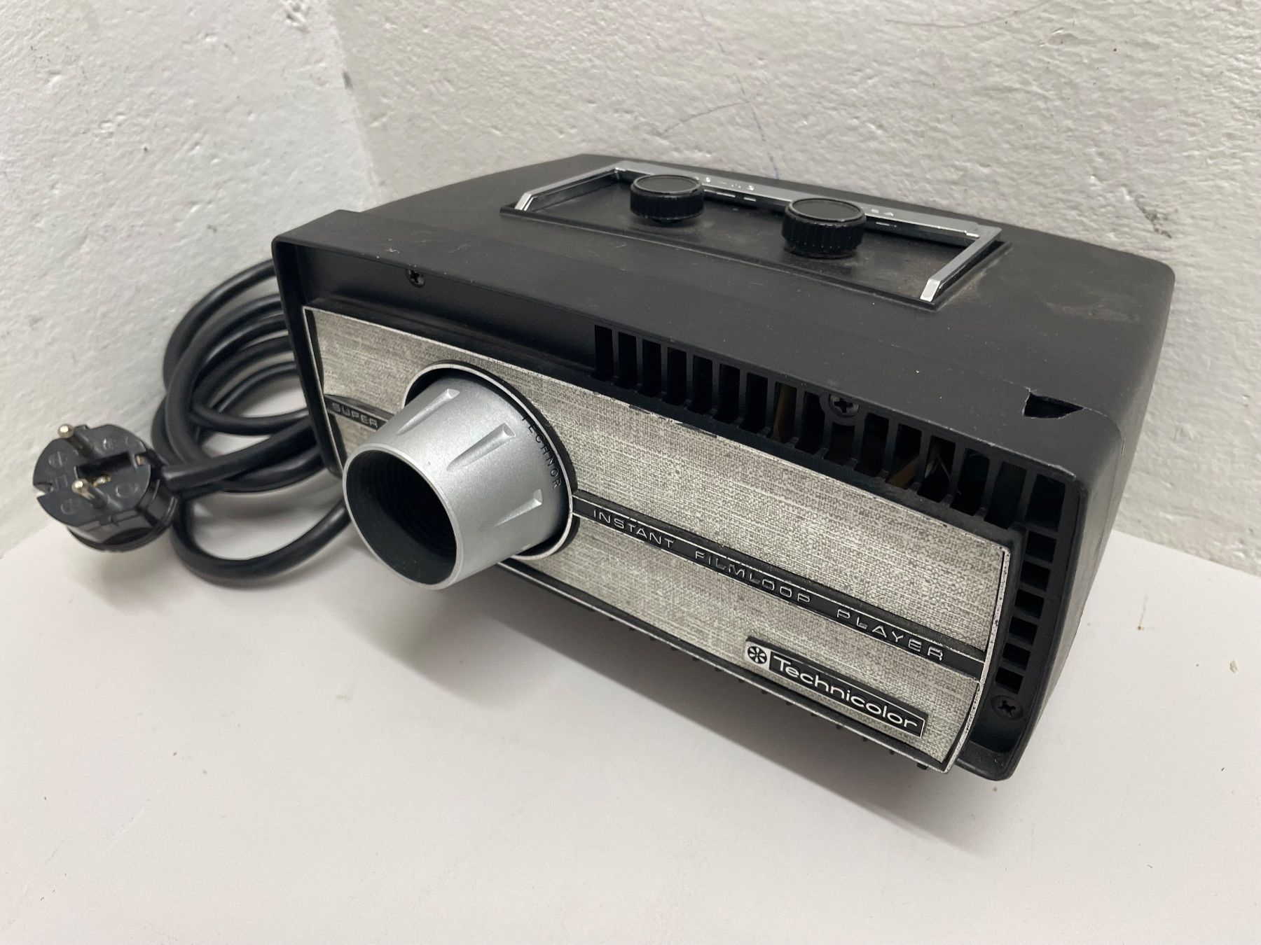 Videoprojektoren: Technicolor Instant Filmloop Player/super 8 Projektor – Defekt aus Niederdorf von LeptonAG