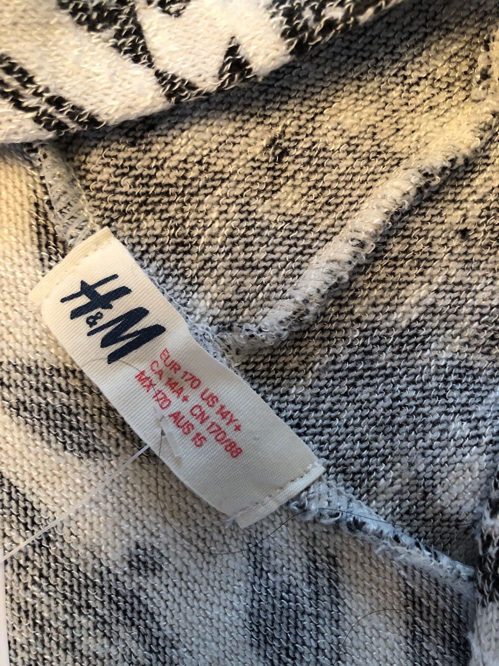 H&M Giacche & Cappotti: Weiches H&M Strickjäckli Gr.170 – Usato da Obergerlafingen venduto da cabo4 2