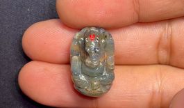 Ganesha-Figur aus graugrünem Saphir