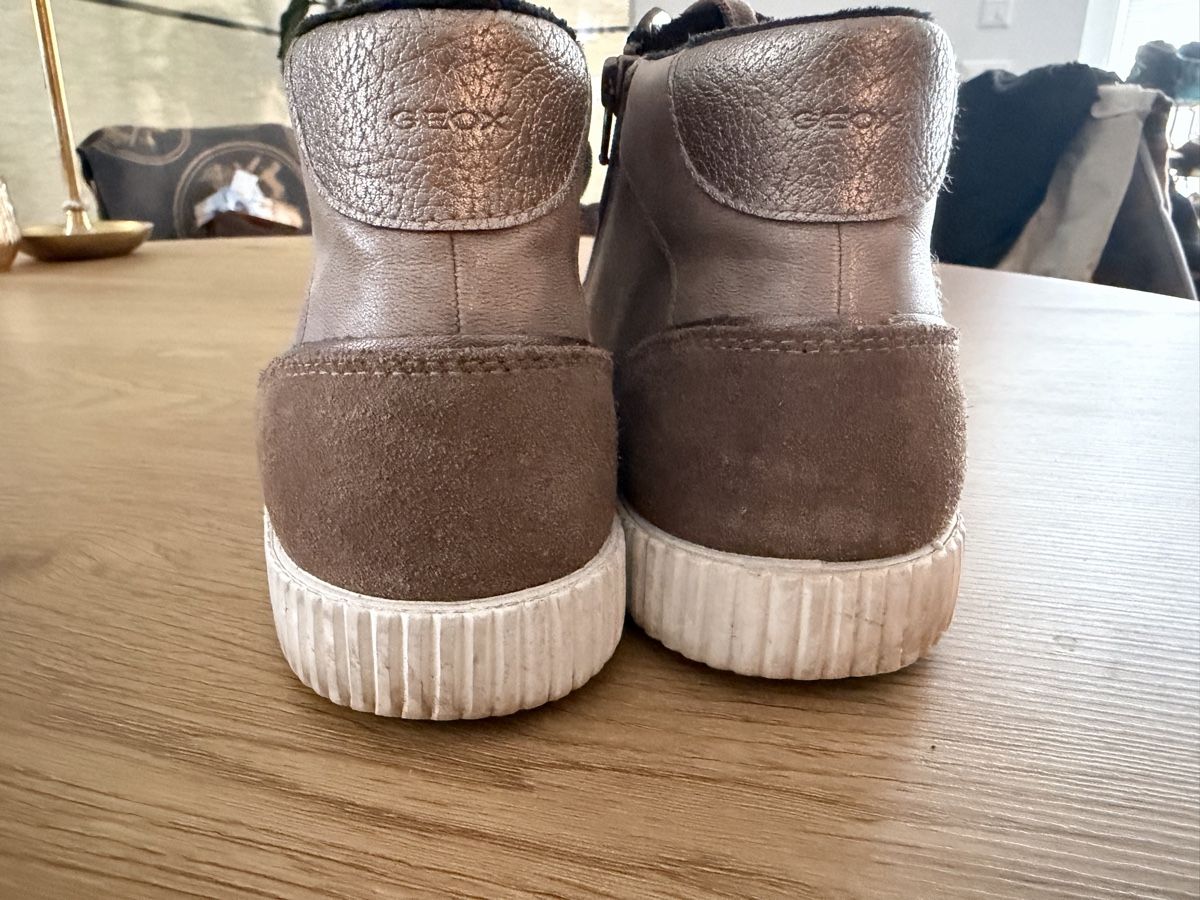 Geox Damenschuhe: Geox Sneaker Taupe Metallic – Gebraucht aus Baden von KochMar80 1